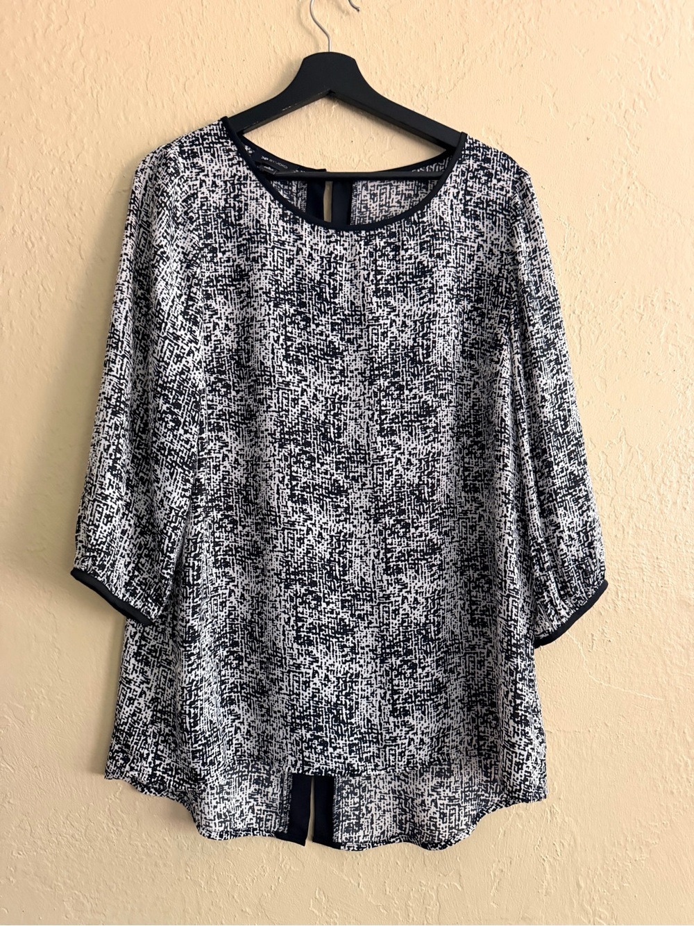 AB Studio Black and White Textured Print Blouse